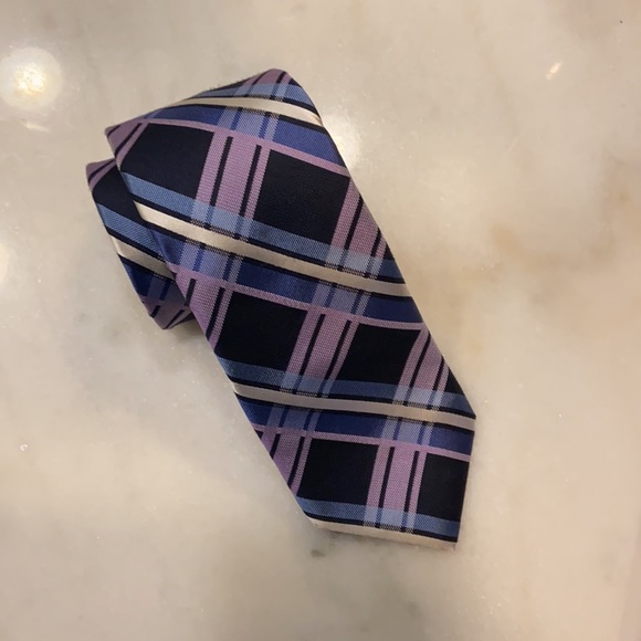 Michaels Kors 100% Silk Geometric Tie - Picture 8 of 9